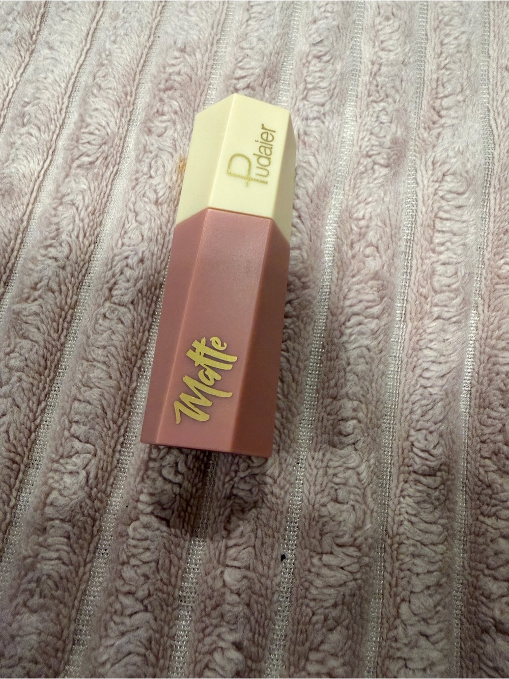 Creamy Liquid Lipstick – Soft Pink 04